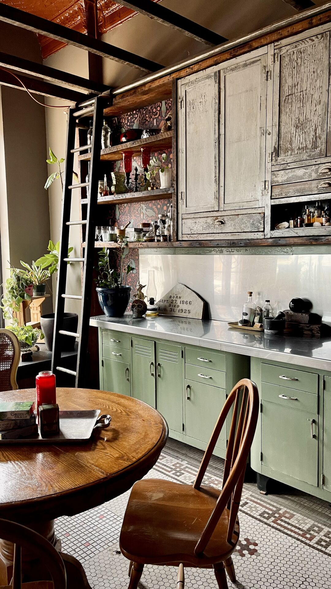 Fortune Teller Bar interior tarot room